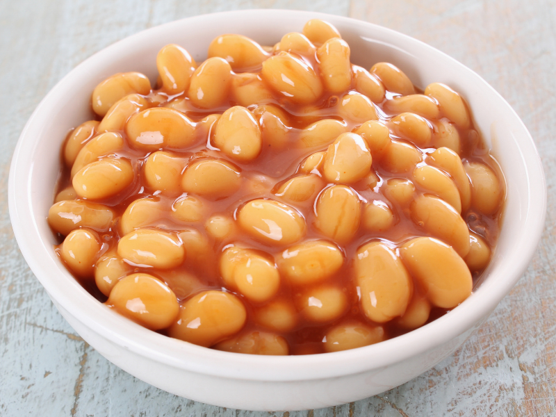 Baked beans in tomato sauce