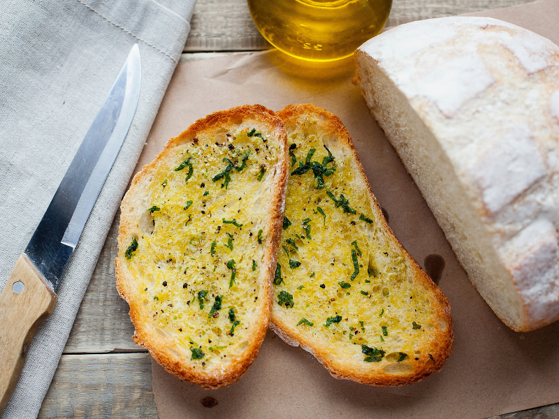 Oven-baked garlic bread with homemade garlic butter