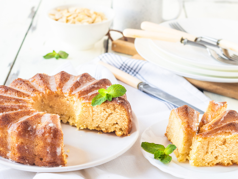 Gluten-free cornmeal cake with corn flour