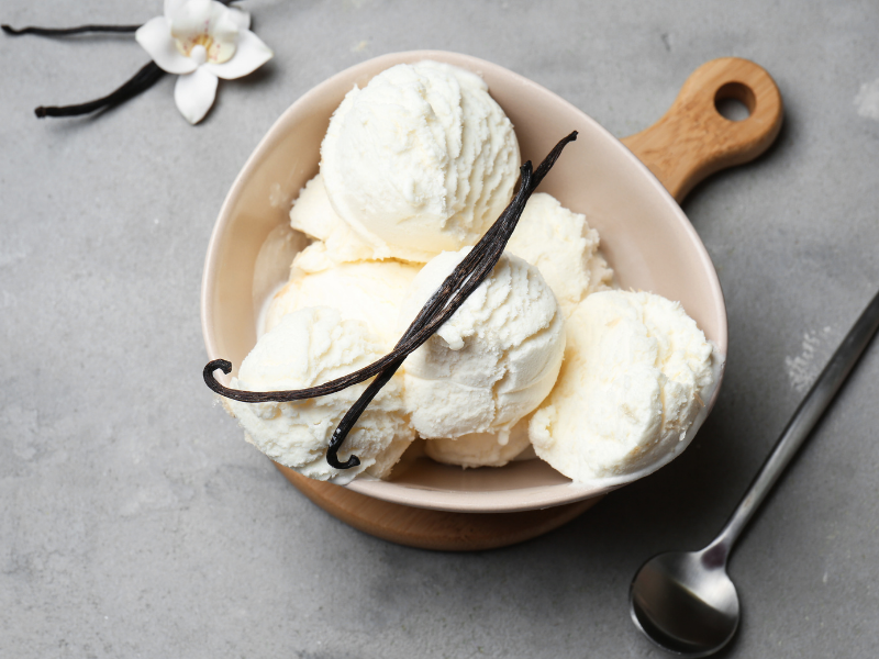 Vanilla bean ice cream with vanilla beans