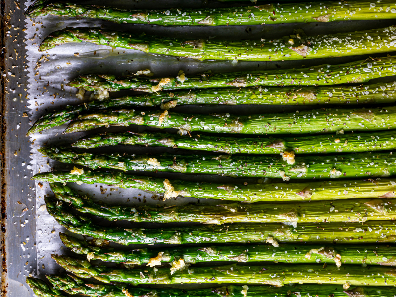Oven-roasted asparagus with garlic