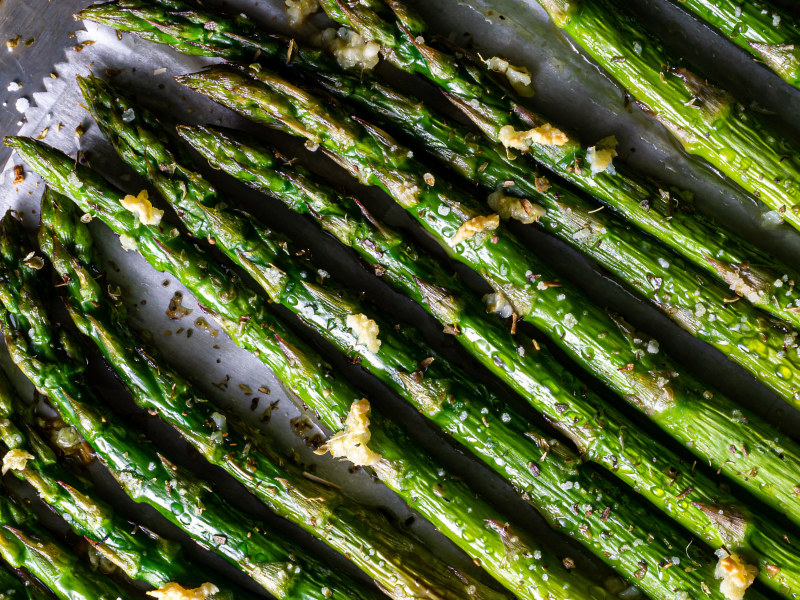 Roasted asparagus with garlic