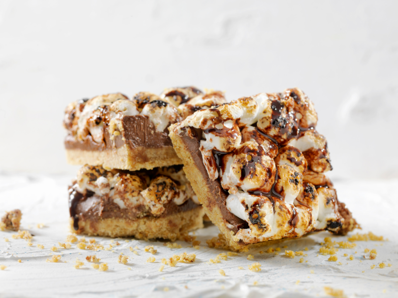 S'mores squares with hazelnut chocolate dessert